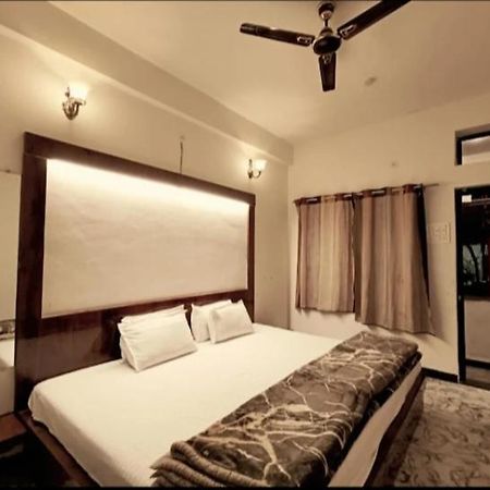 Hotel Malhotra Palace Ujjain Exterior foto