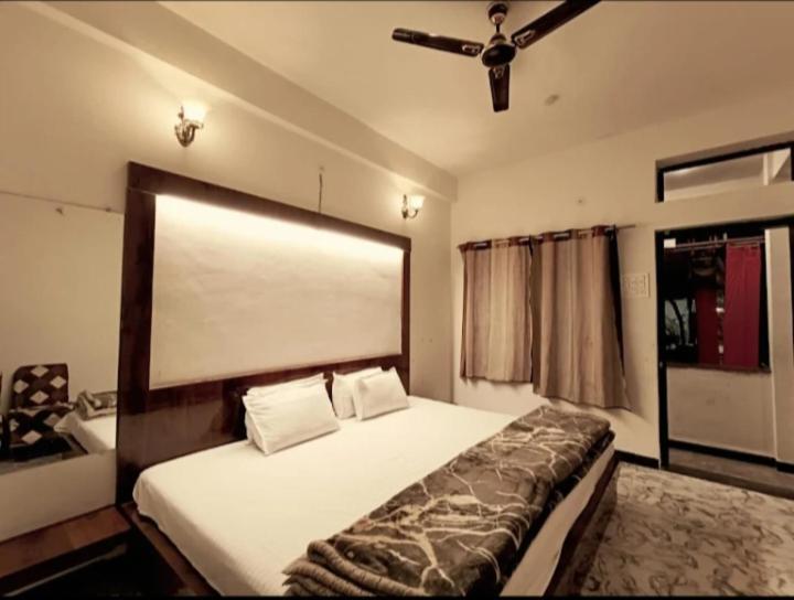 Hotel Malhotra Palace Ujjain Exterior foto